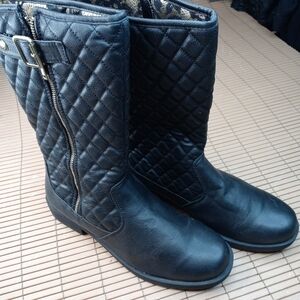 Austin Trading Co. Women's black diamond quilt side zip boots. Sz 11M. 70pm